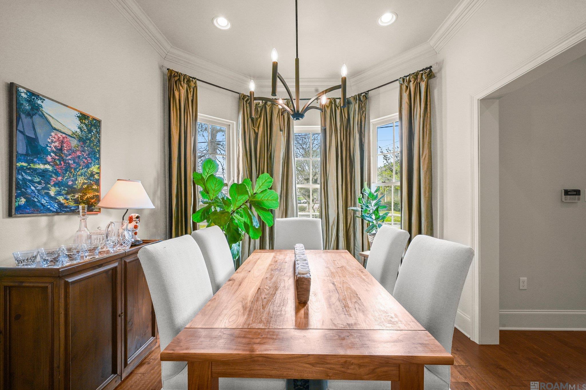 236 Maximillian St