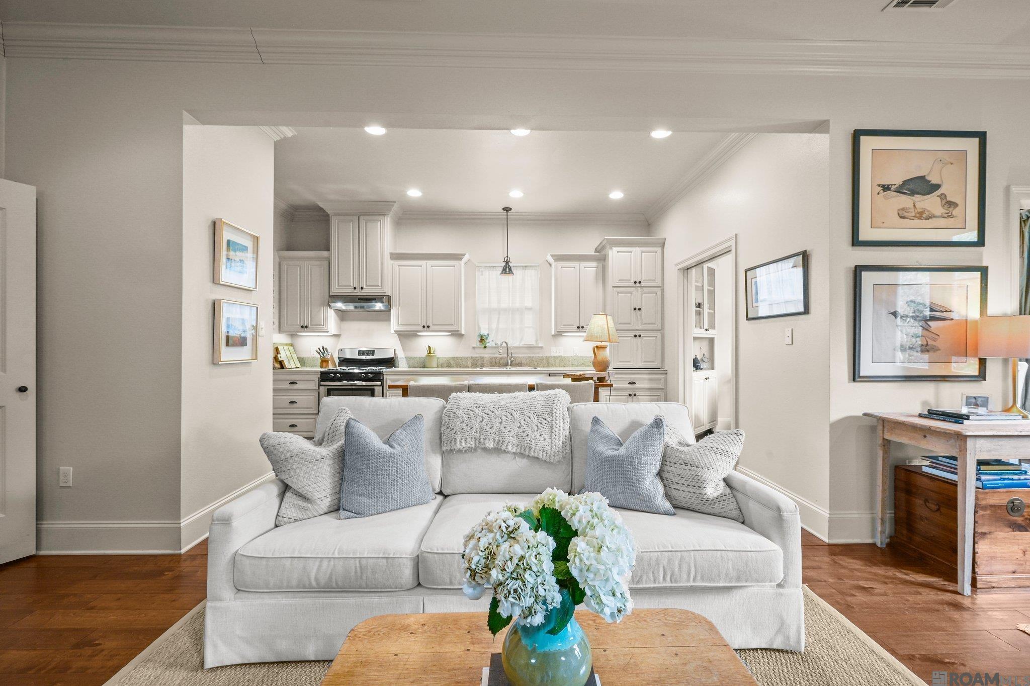 236 Maximillian St