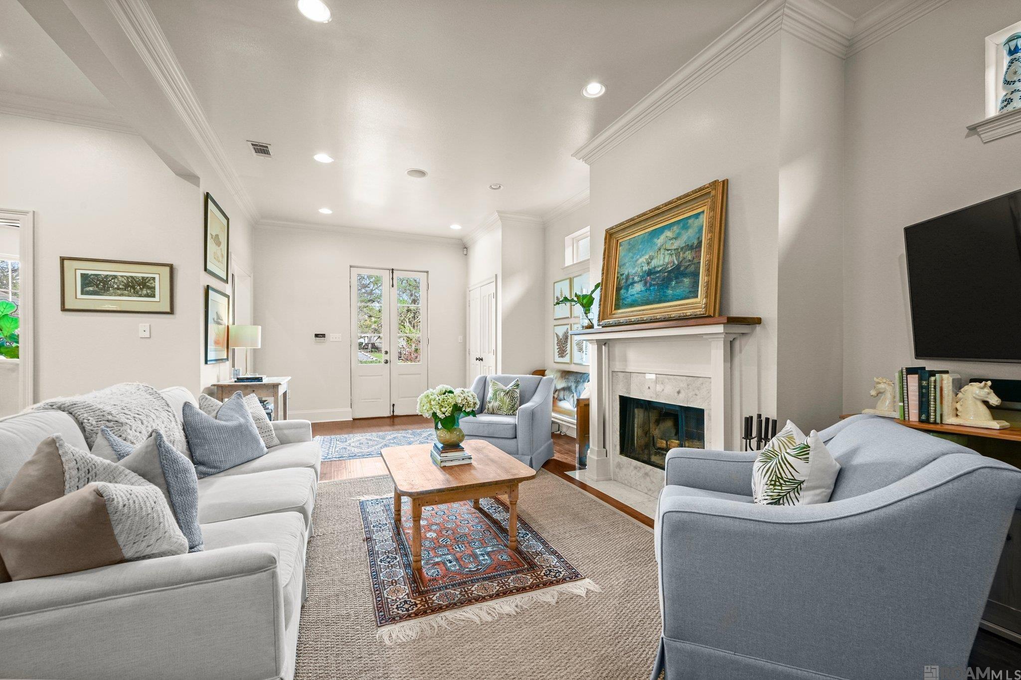 236 Maximillian St