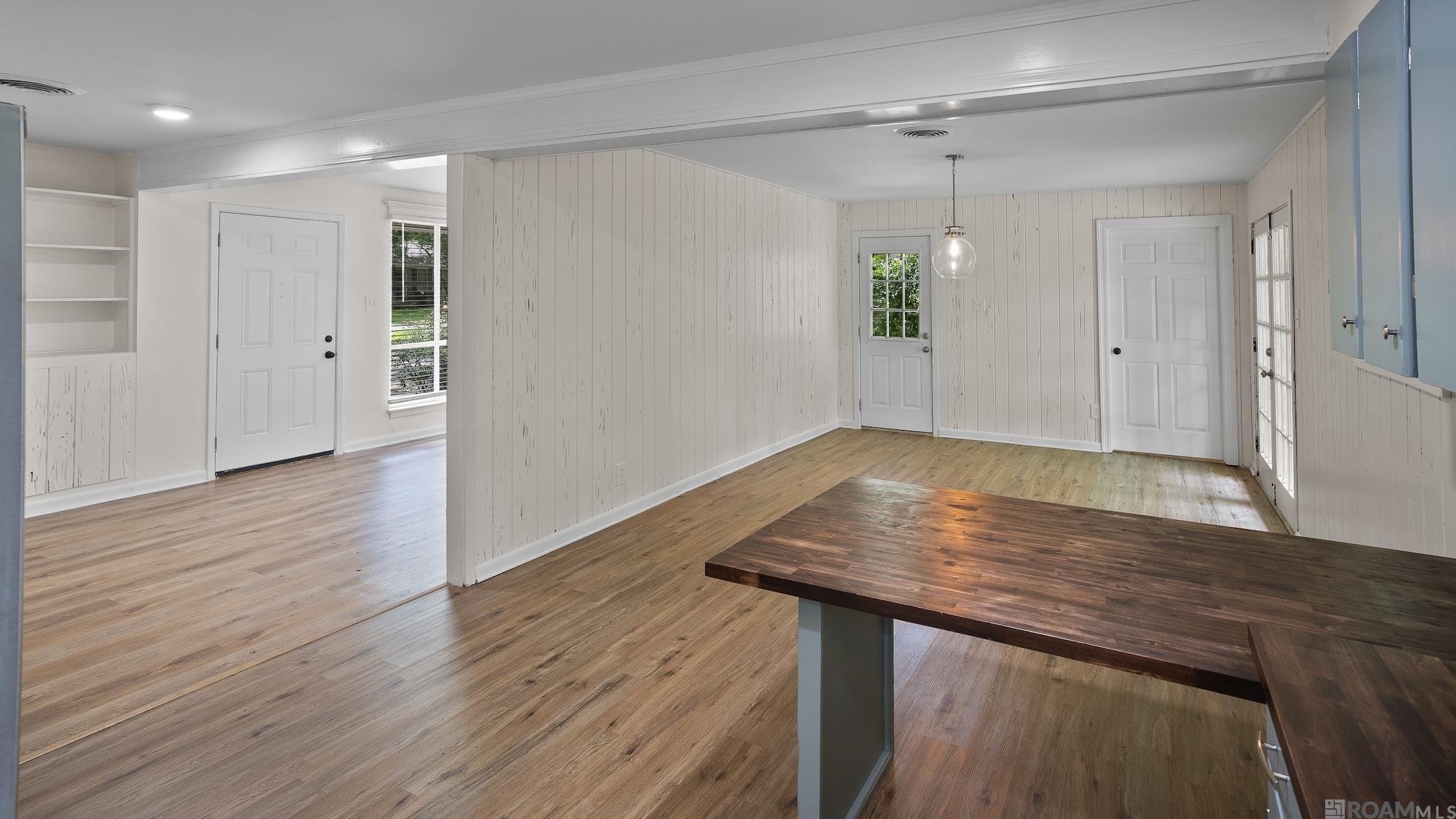 4587 Mimosa St