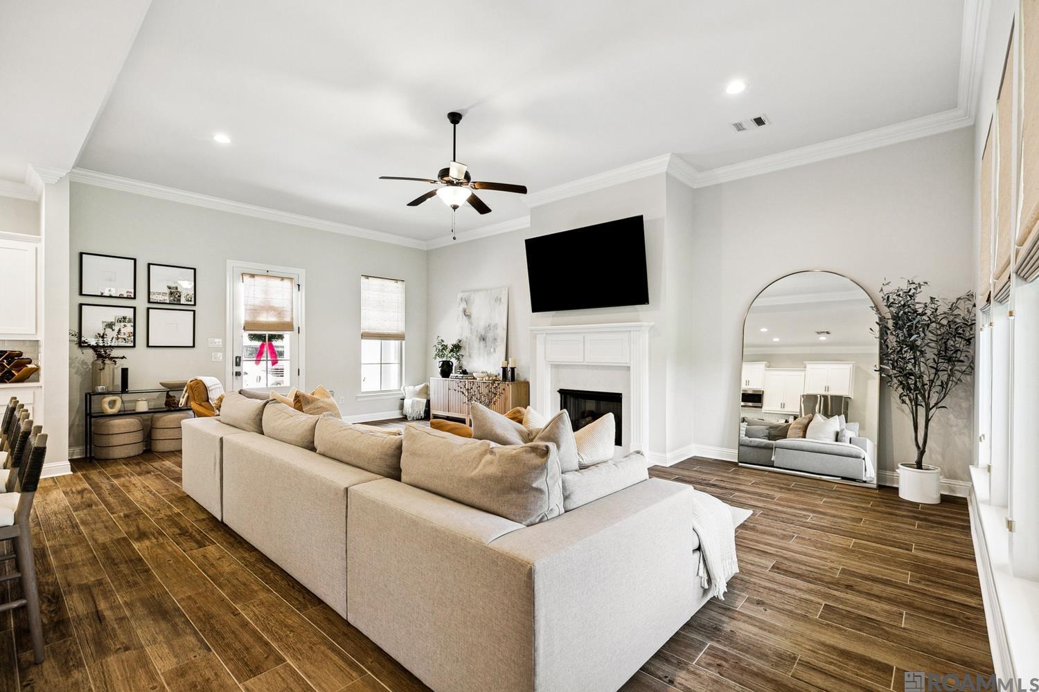 1060 Lakehaven Dr