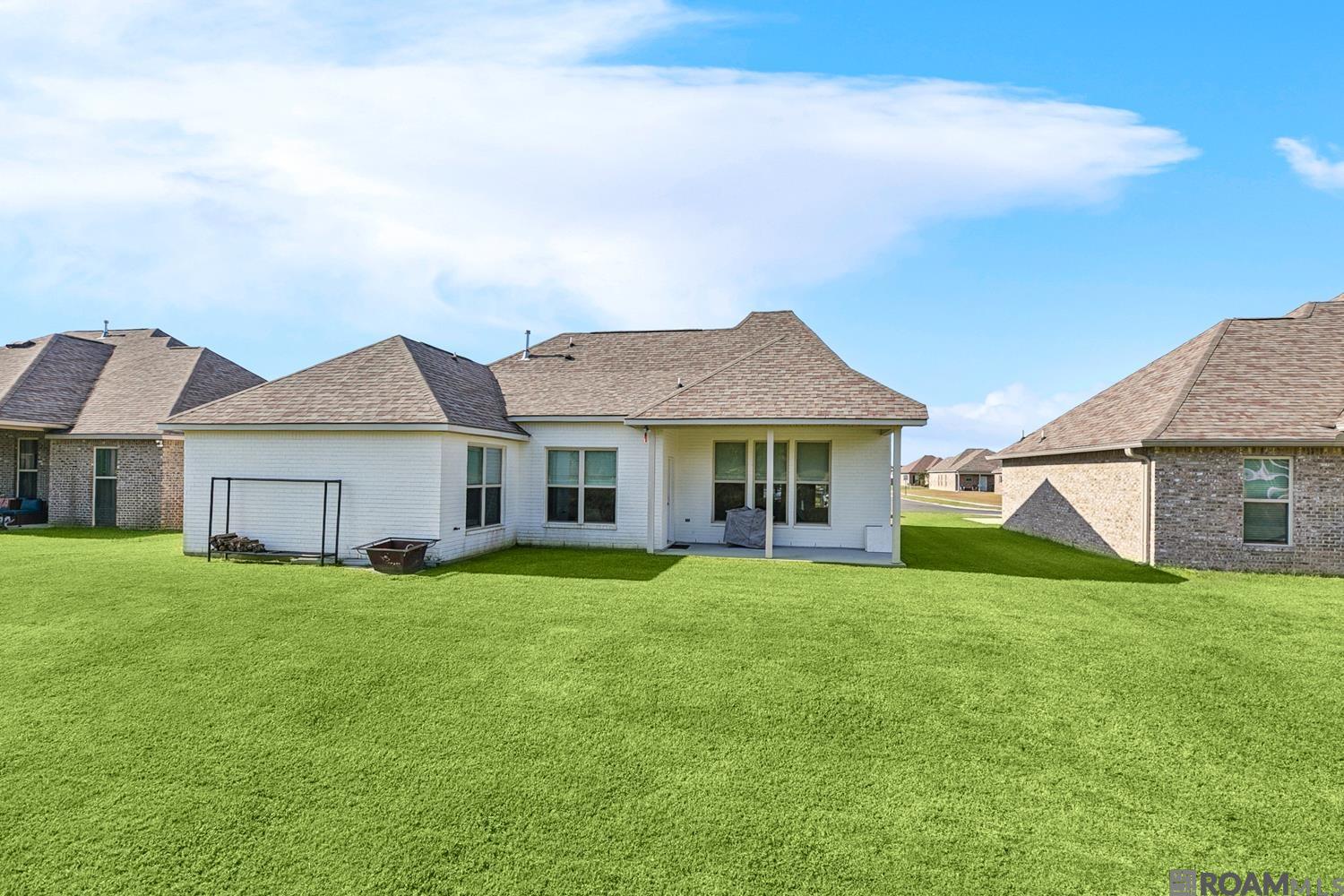 1060 Lakehaven Dr