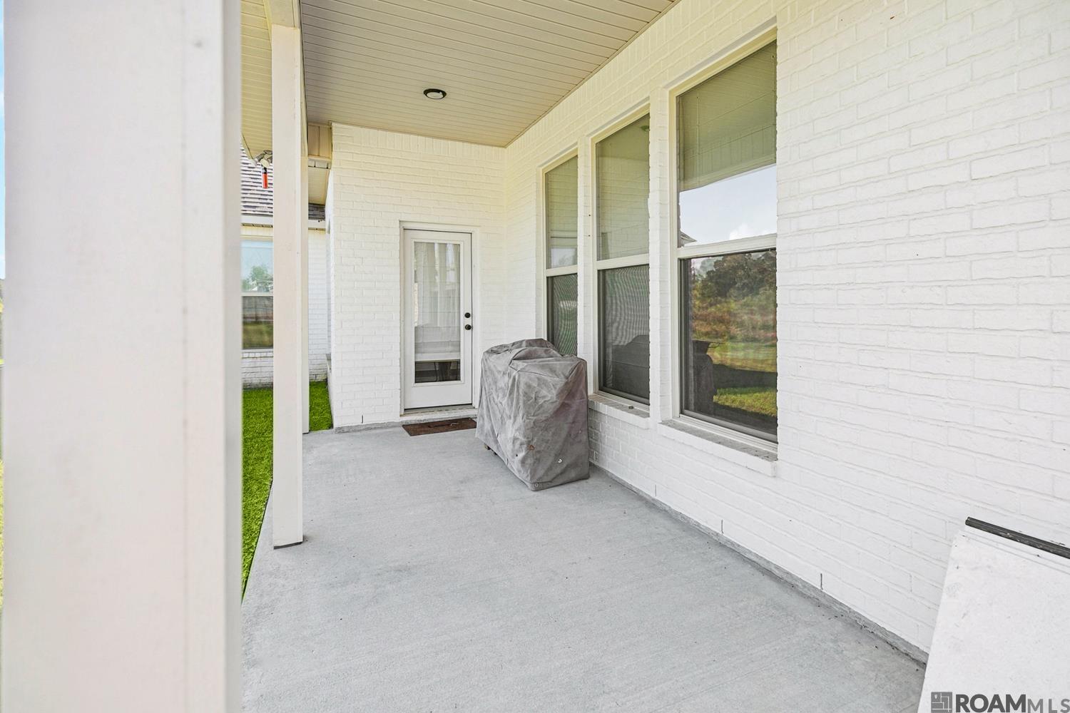 1060 Lakehaven Dr