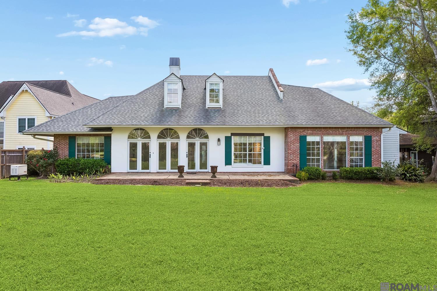 1342 Applewood Rd