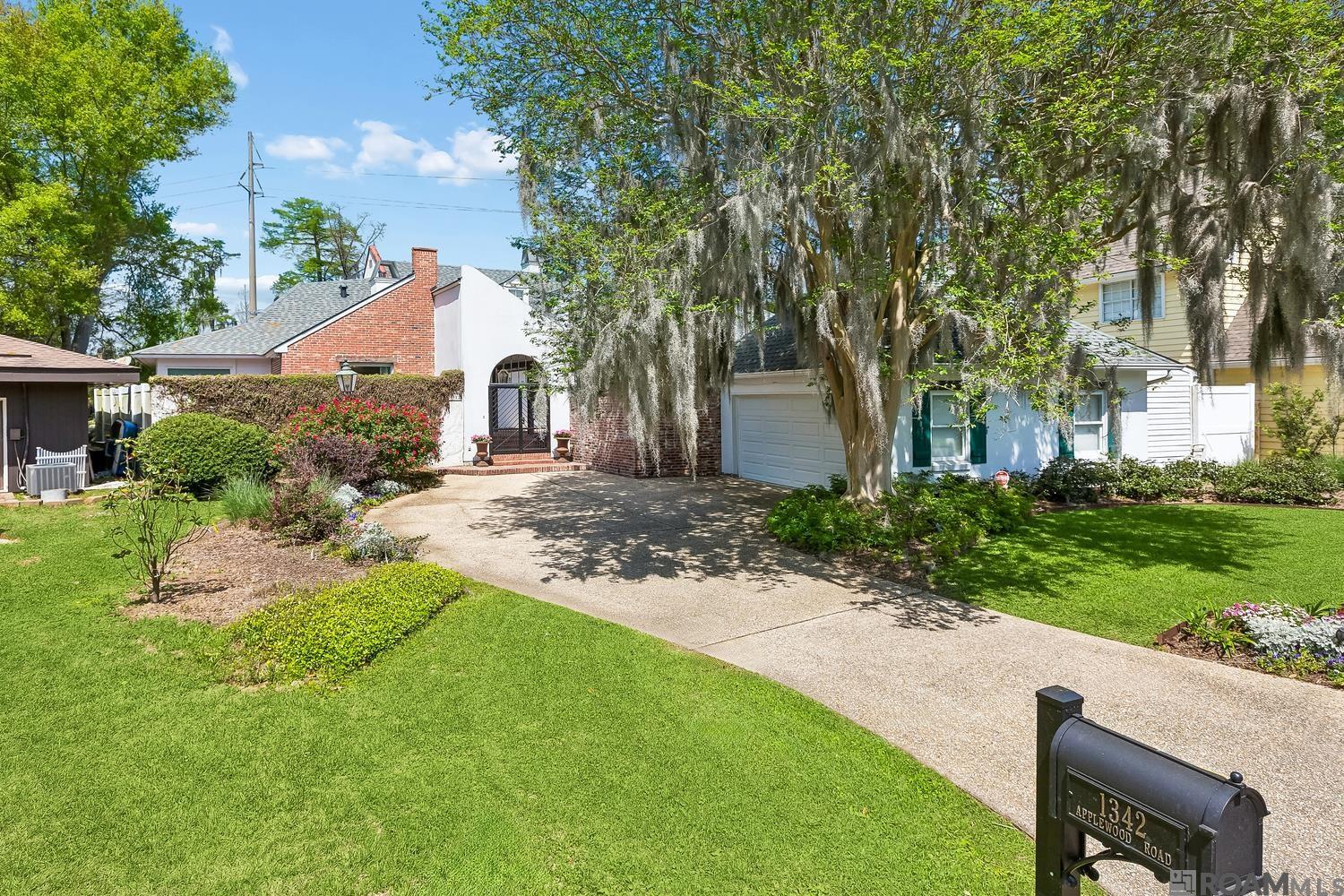 1342 Applewood Rd