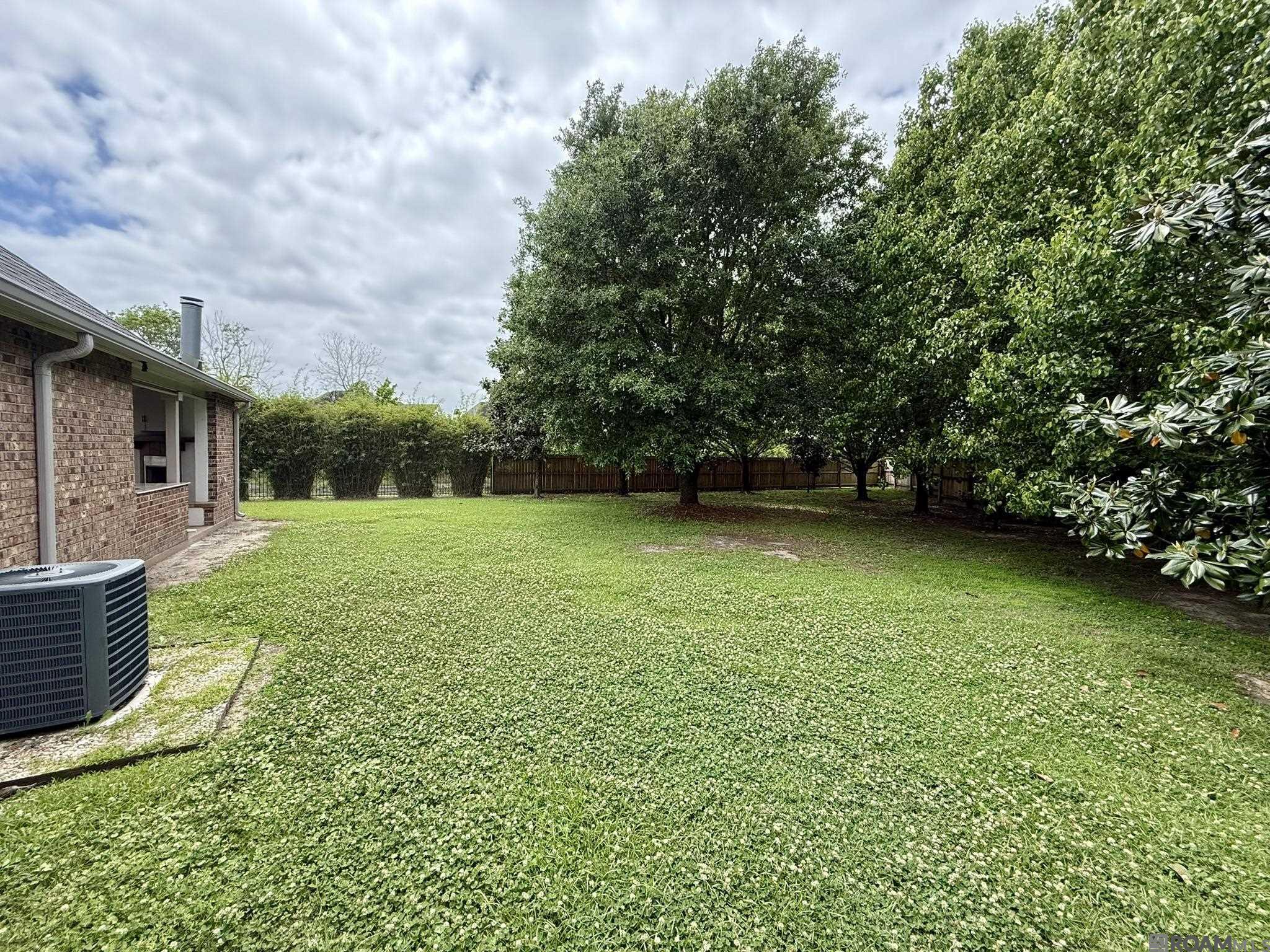 10408 Springtree Ave