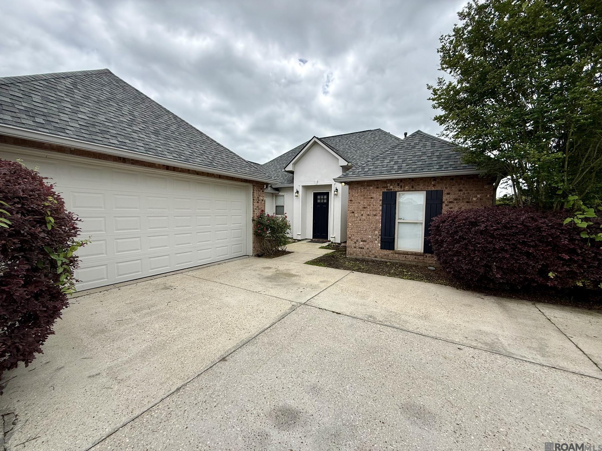 10408 Springtree Ave