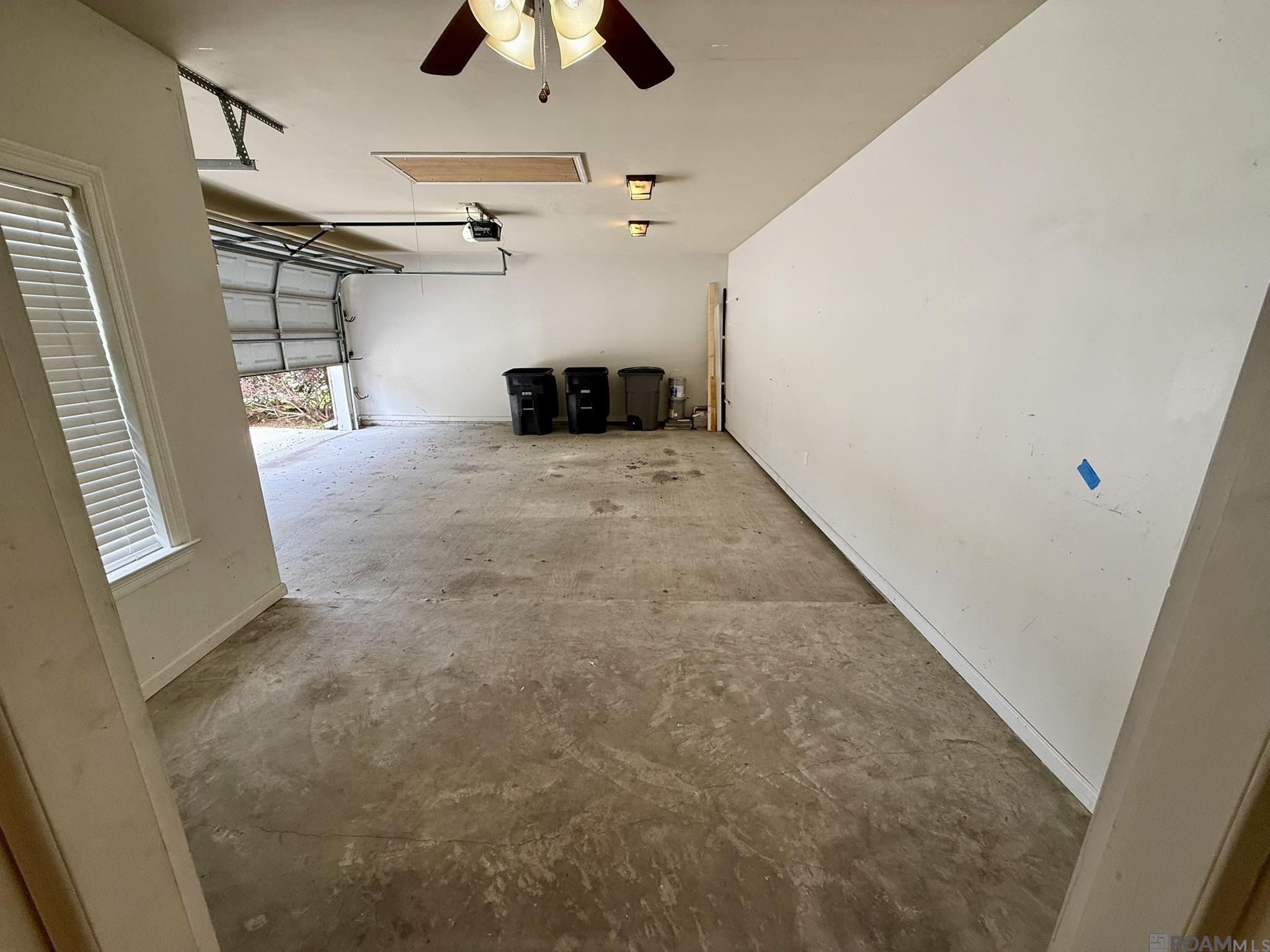 10408 Springtree Ave