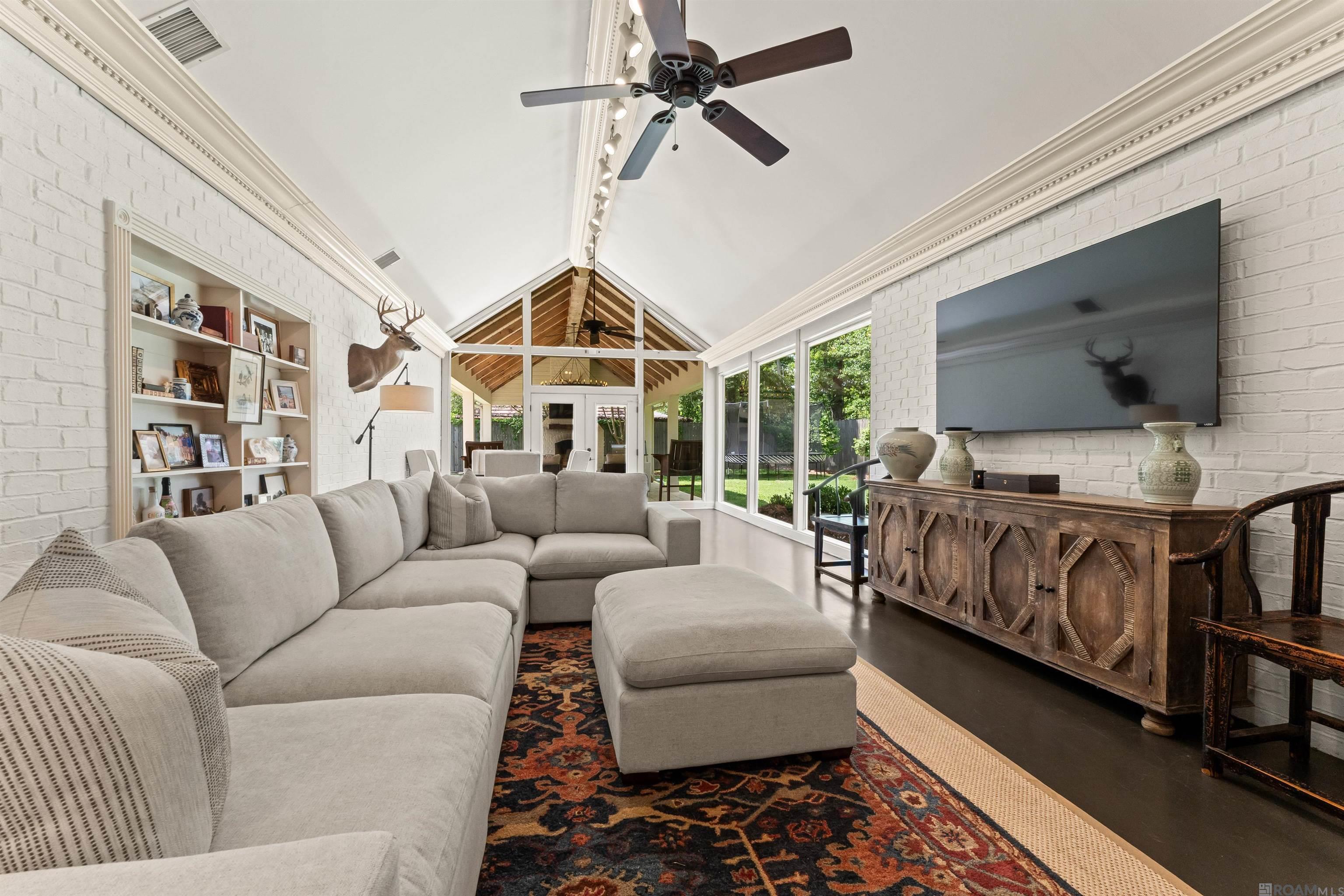 2768 Brentwood Dr