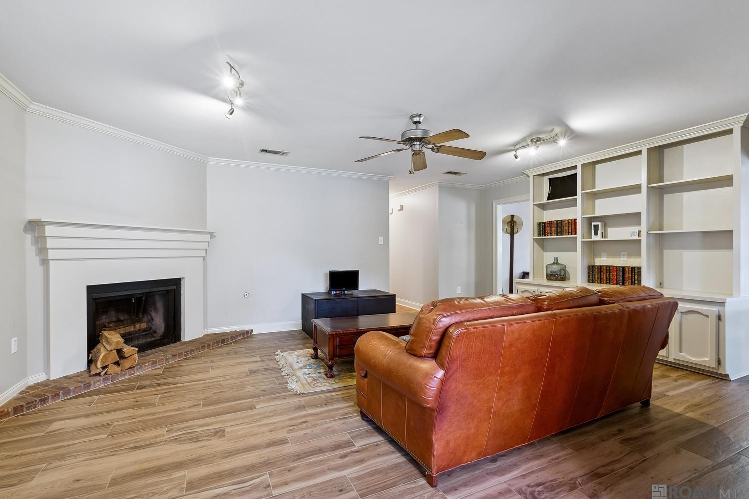 1614 Brookhollow Dr