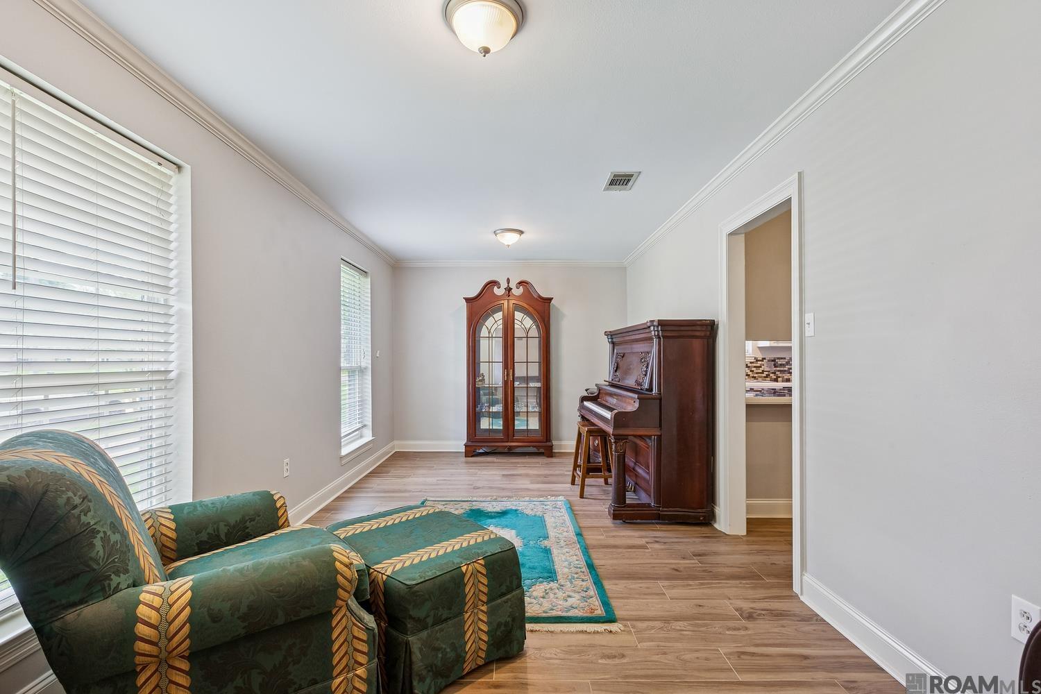 1614 Brookhollow Dr