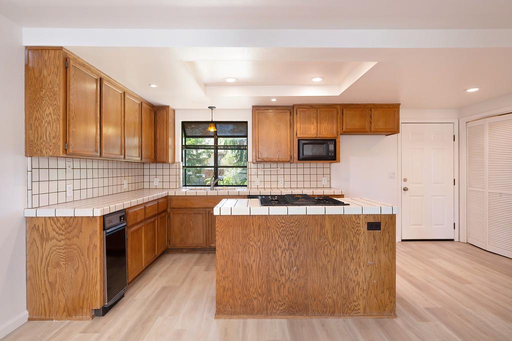 11215 Mountain View Court