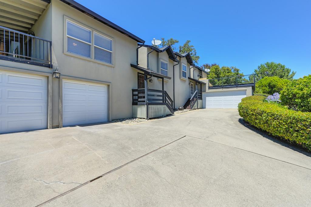 11215 Mountain View Court