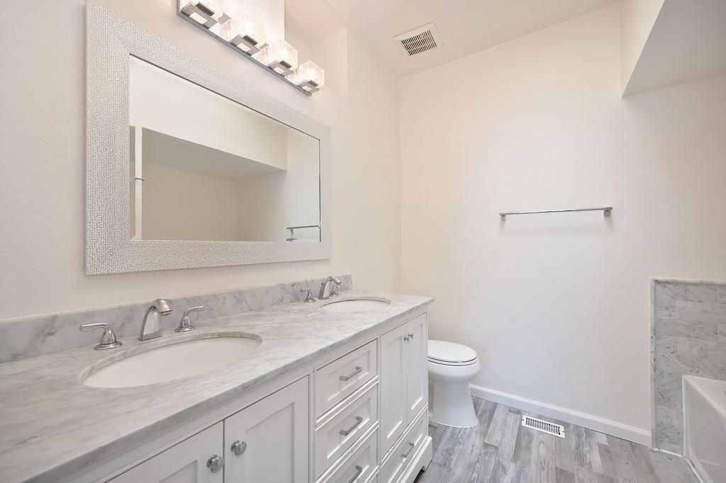 11215 Mountain View Court