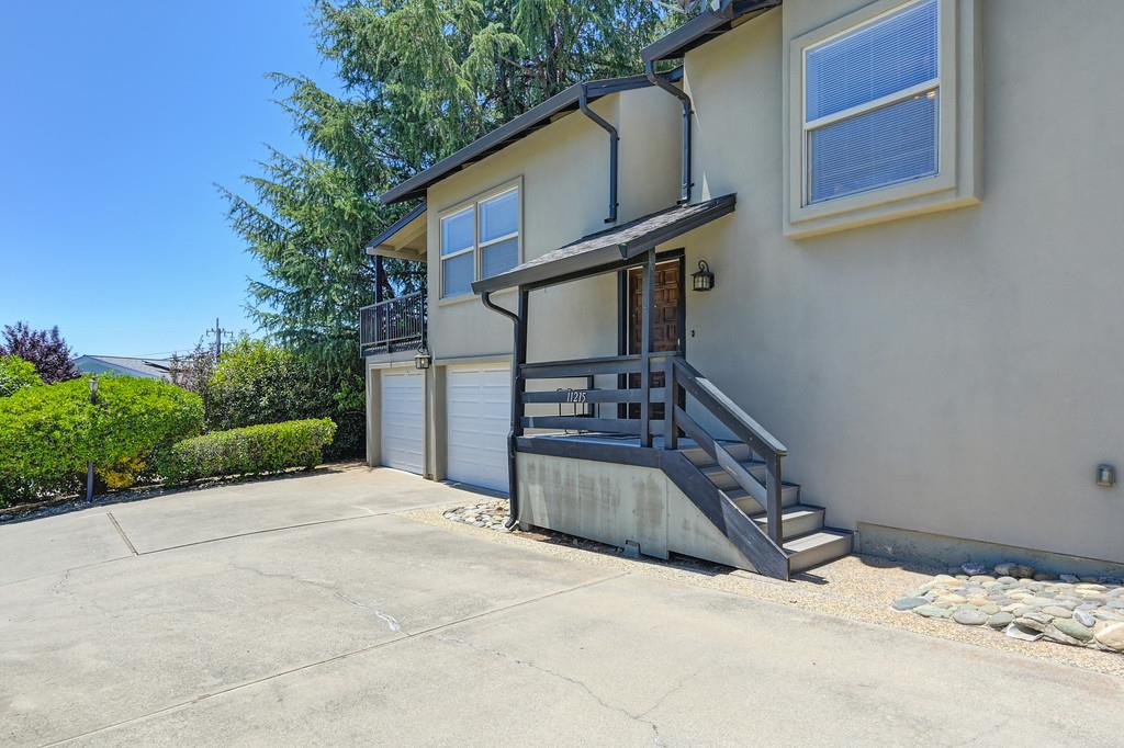 11215 Mountain View Court