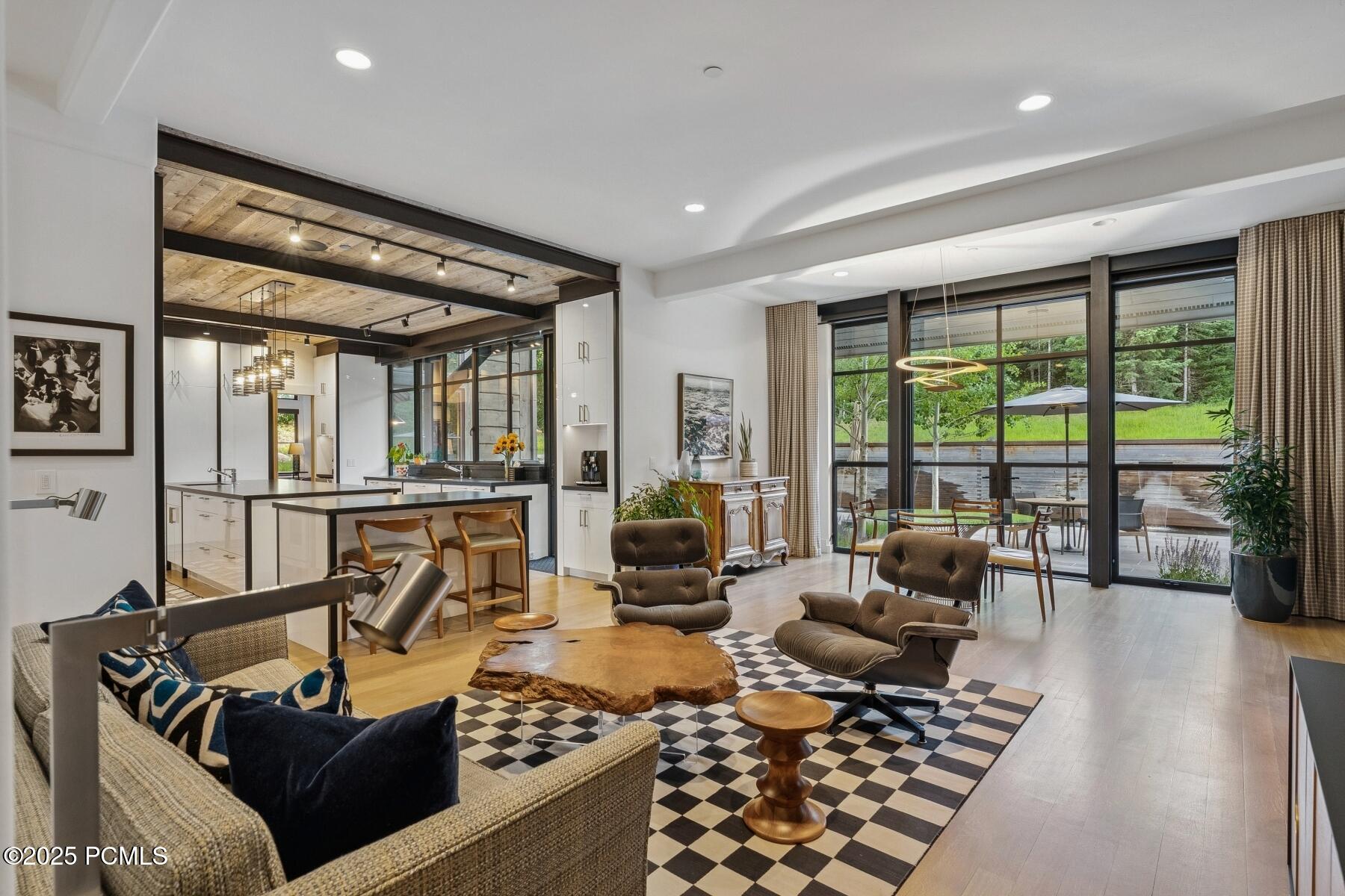 2505 W White Pine Lane