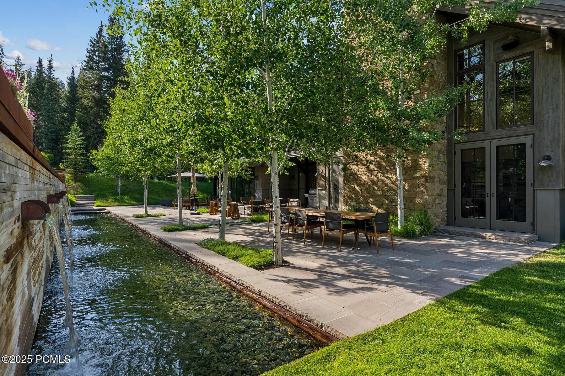 2505 W White Pine Lane