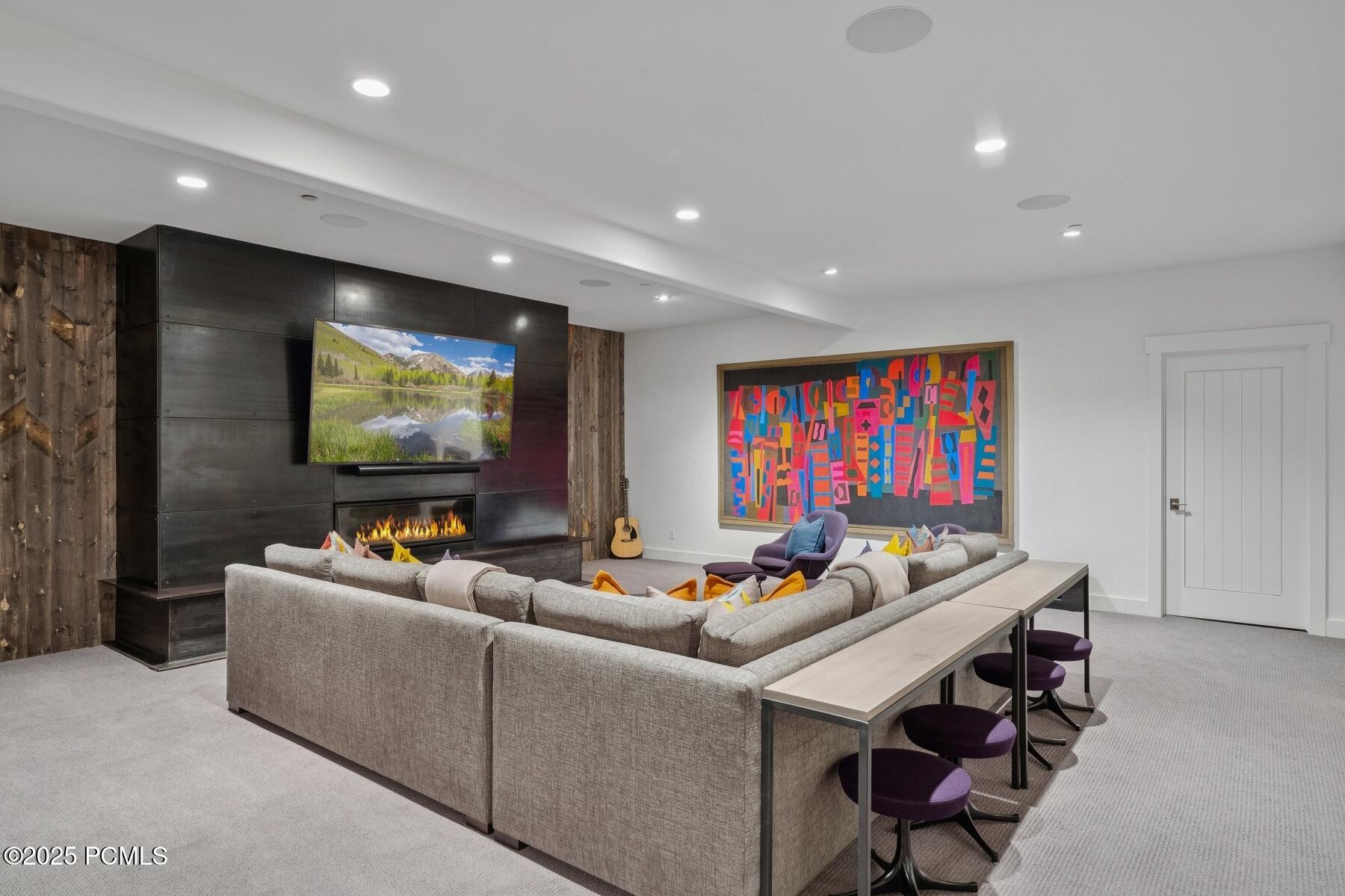 2505 W White Pine Lane