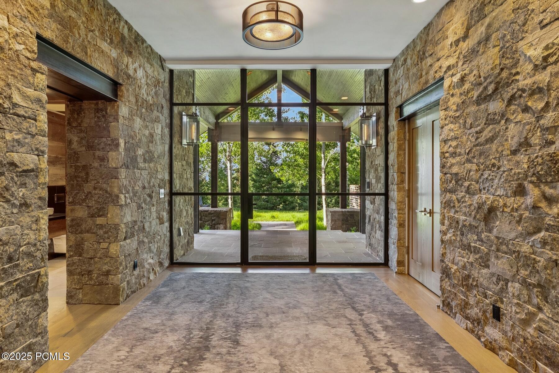 2505 W White Pine Lane