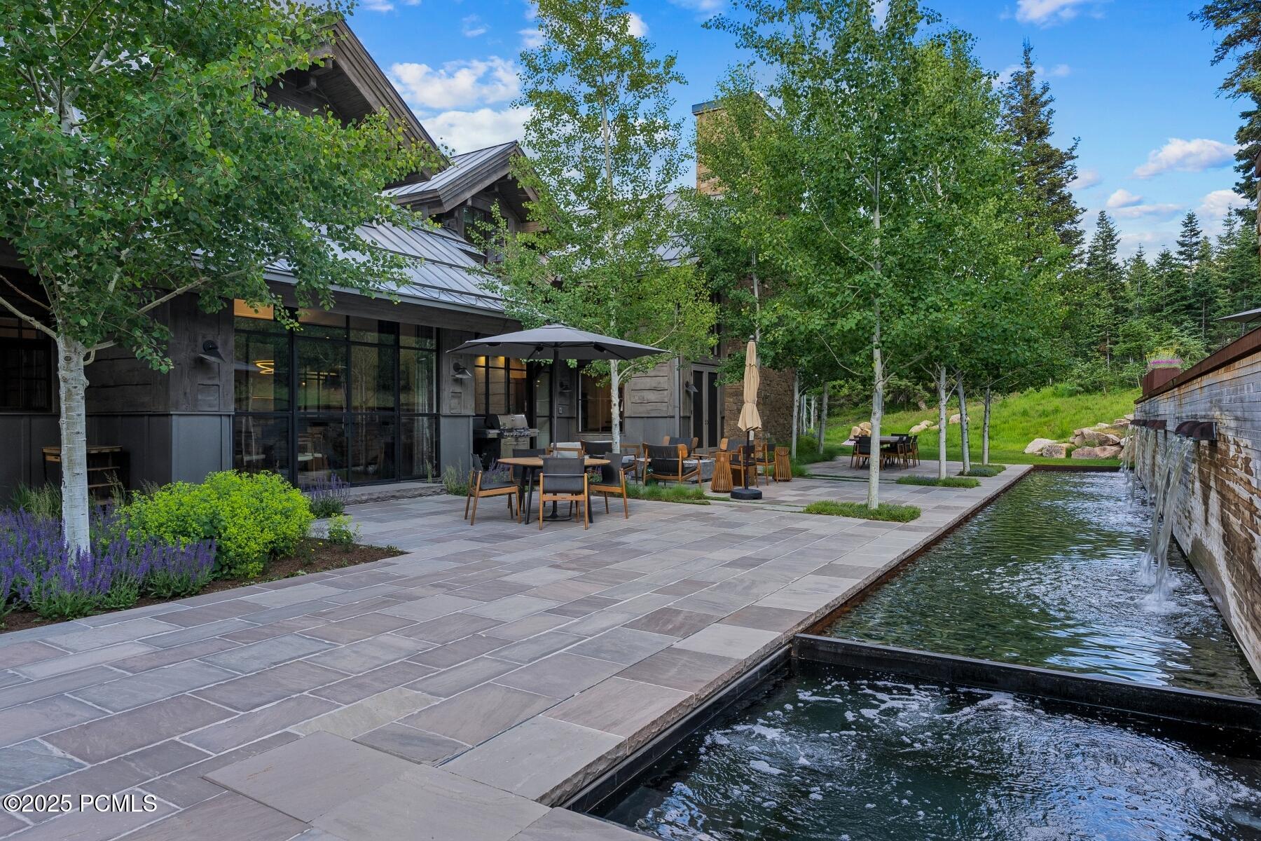 2505 W White Pine Lane