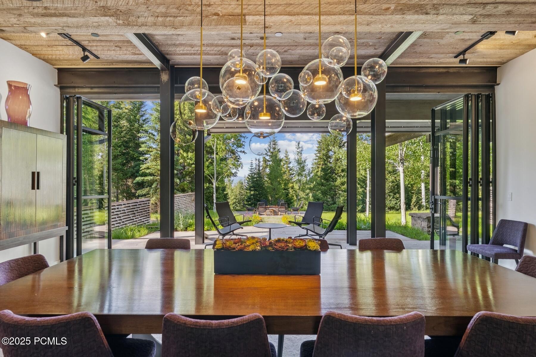 2505 W White Pine Lane