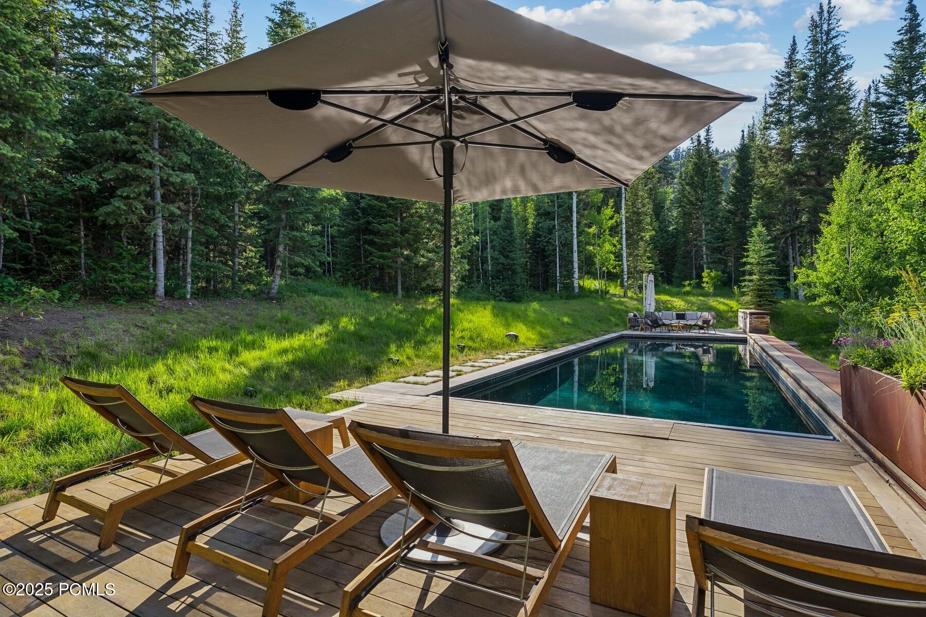 2505 W White Pine Lane