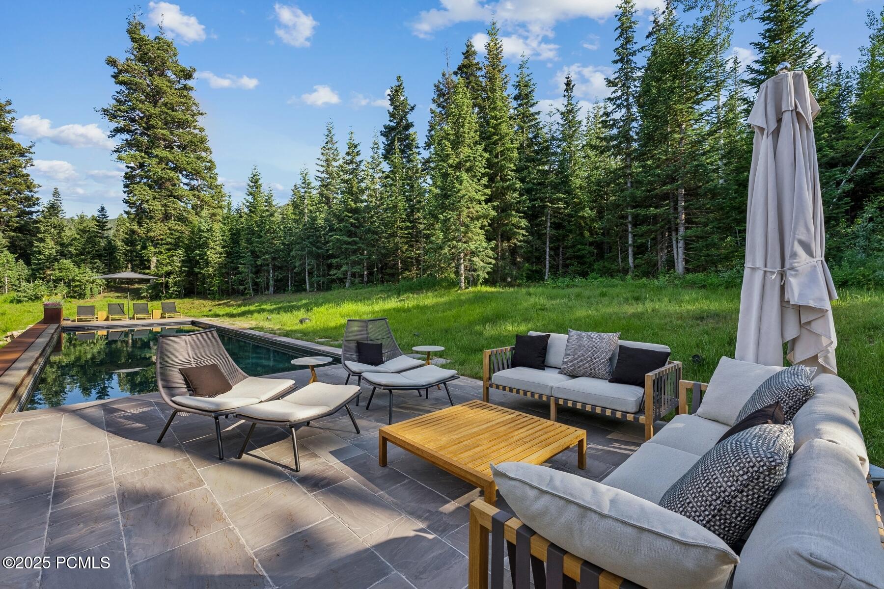 2505 W White Pine Lane