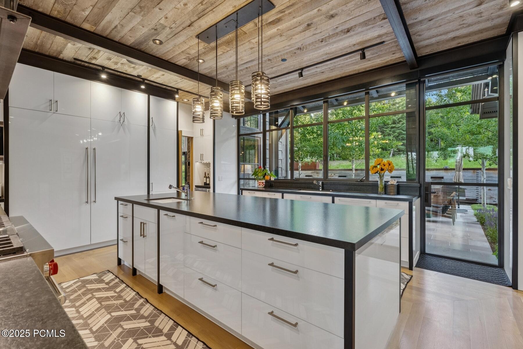 2505 W White Pine Lane