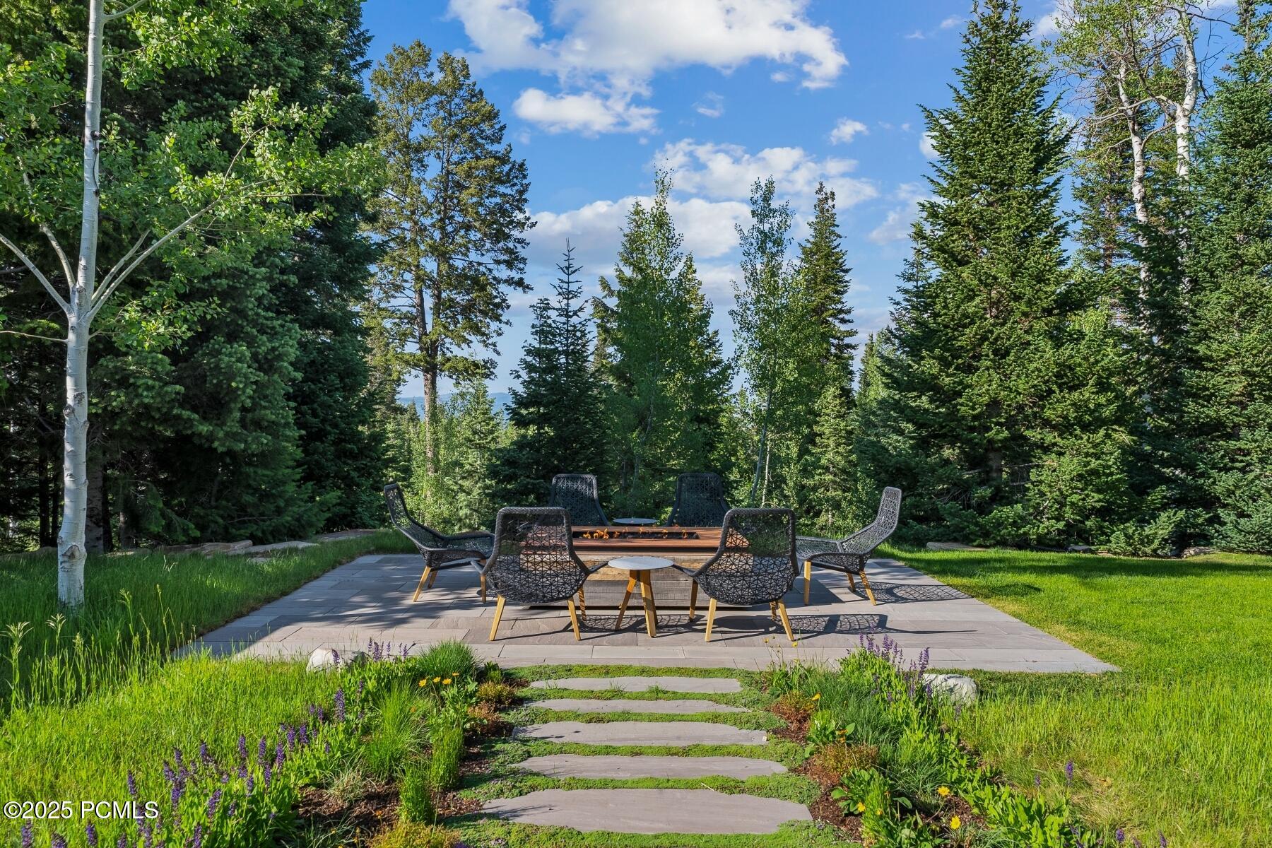 2505 W White Pine Lane