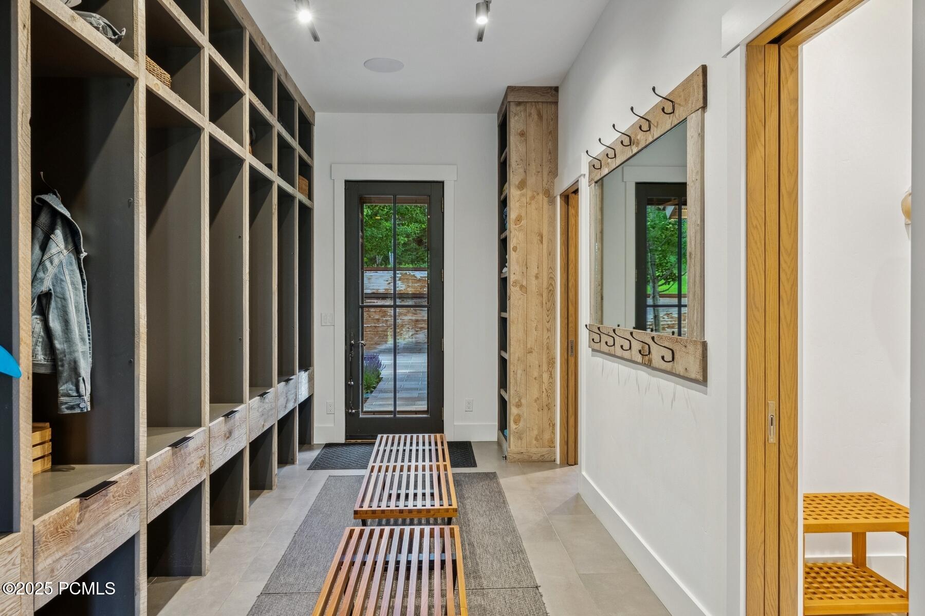 2505 W White Pine Lane