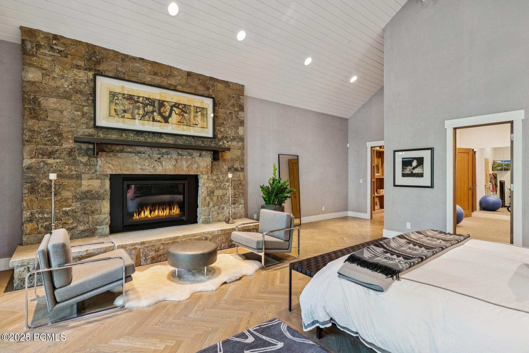 2505 W White Pine Lane