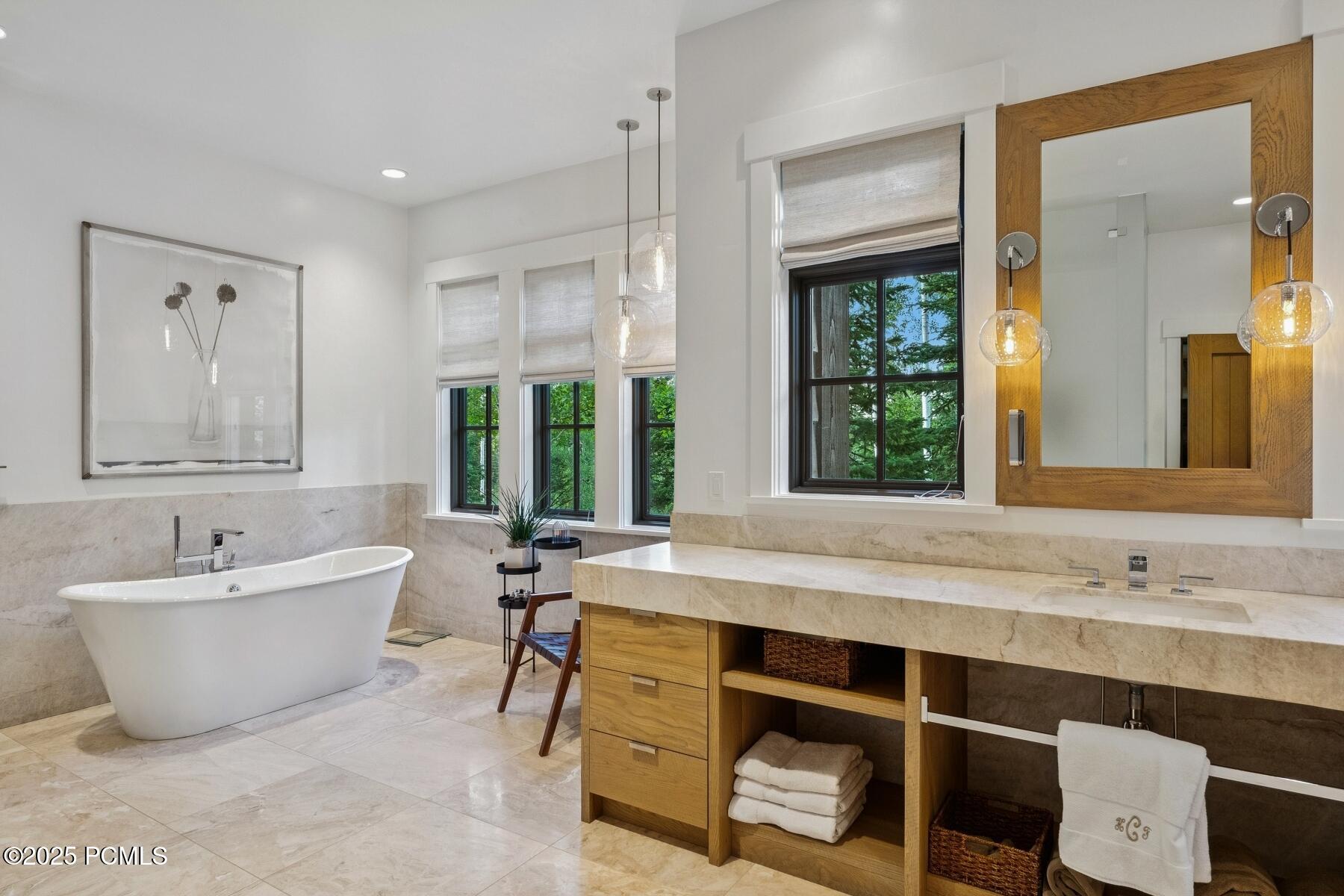 2505 W White Pine Lane