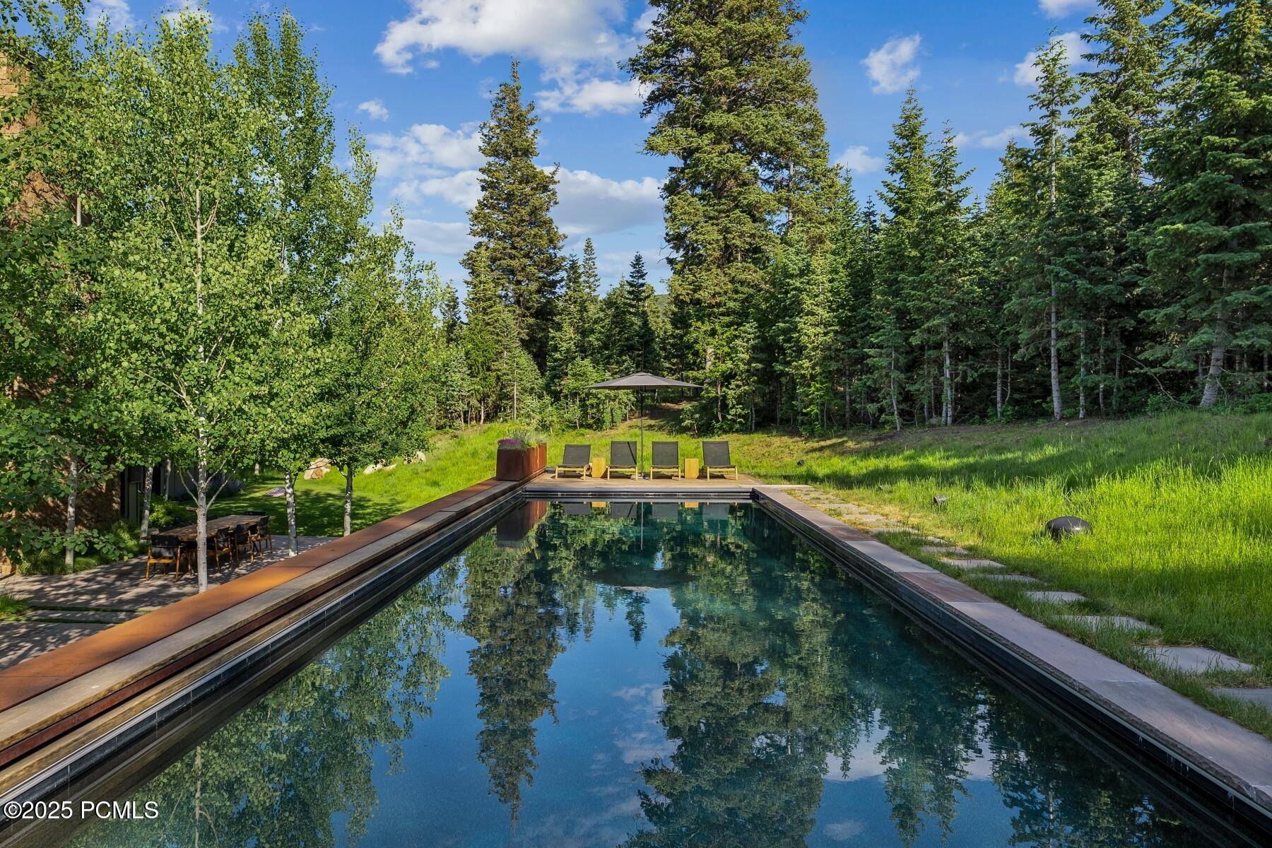 2505 W White Pine Lane