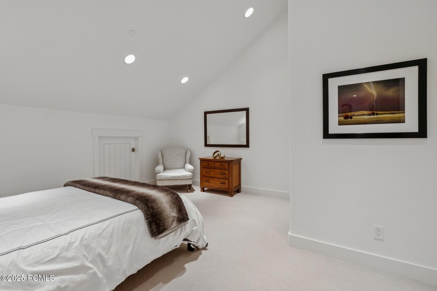 2505 W White Pine Lane