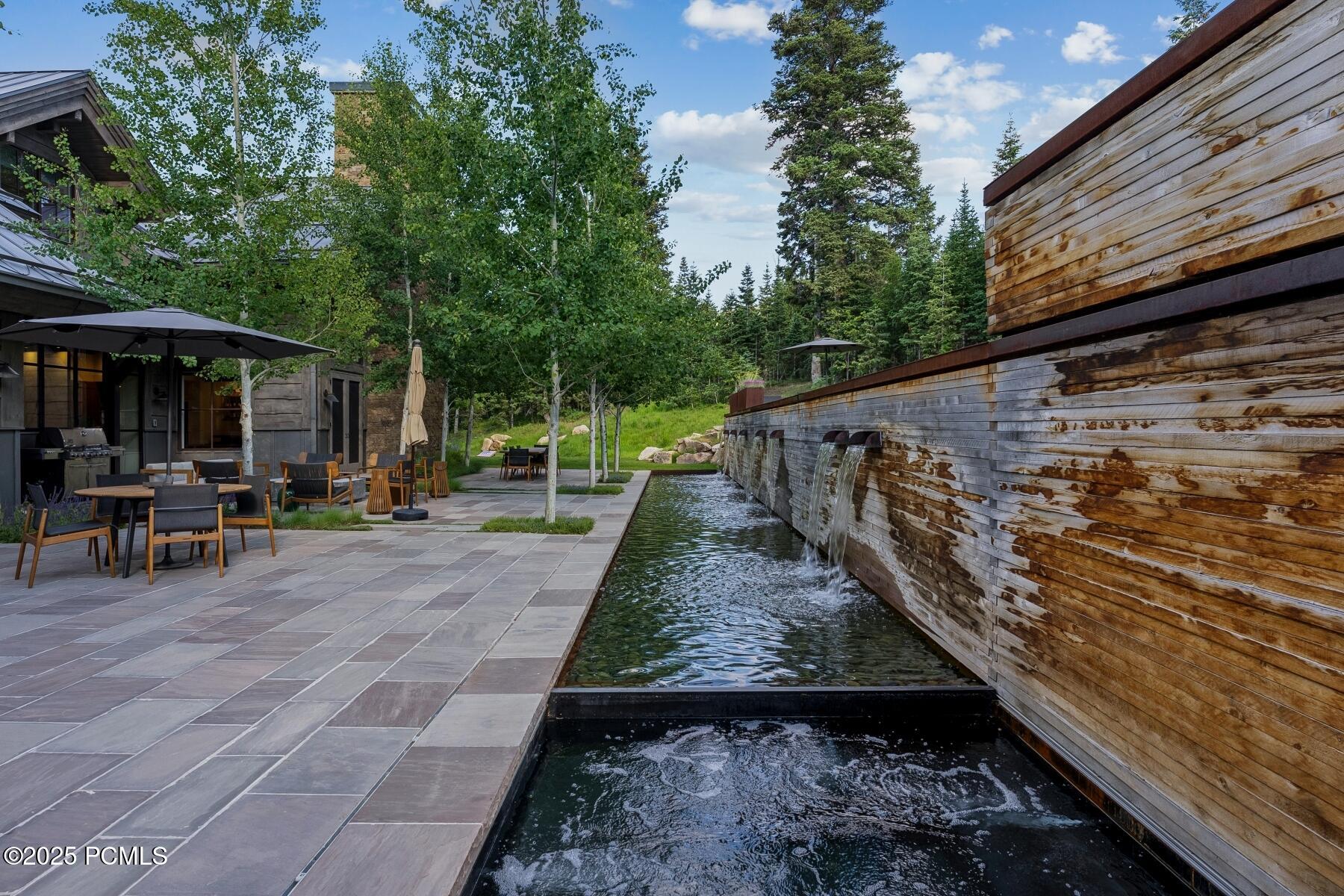 2505 W White Pine Lane