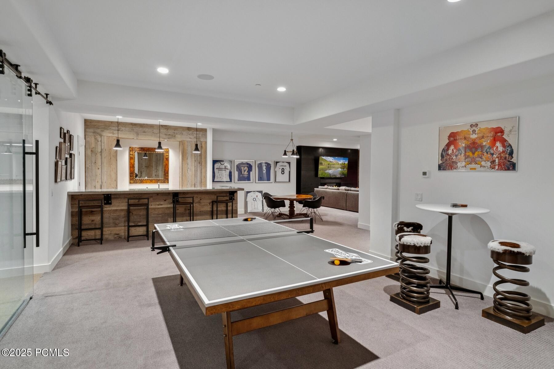 2505 W White Pine Lane