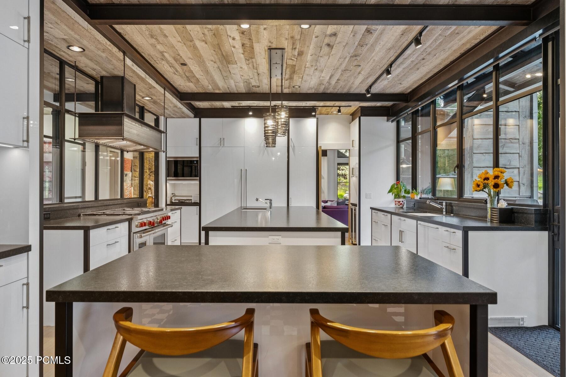 2505 W White Pine Lane