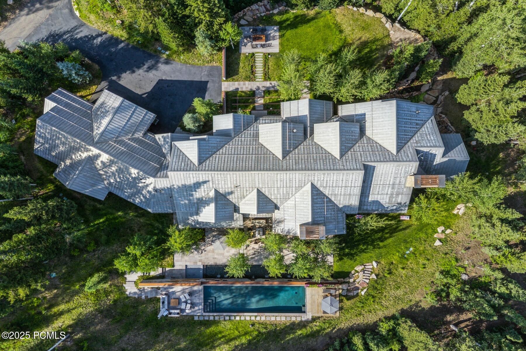 2505 W White Pine Lane