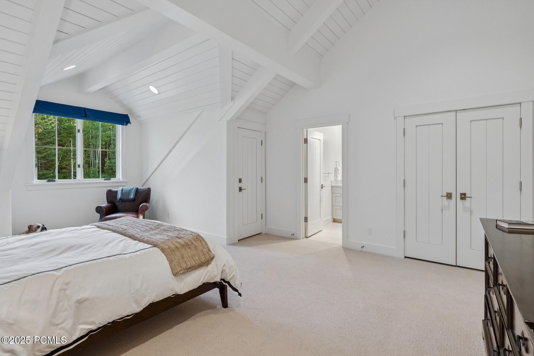 2505 W White Pine Lane