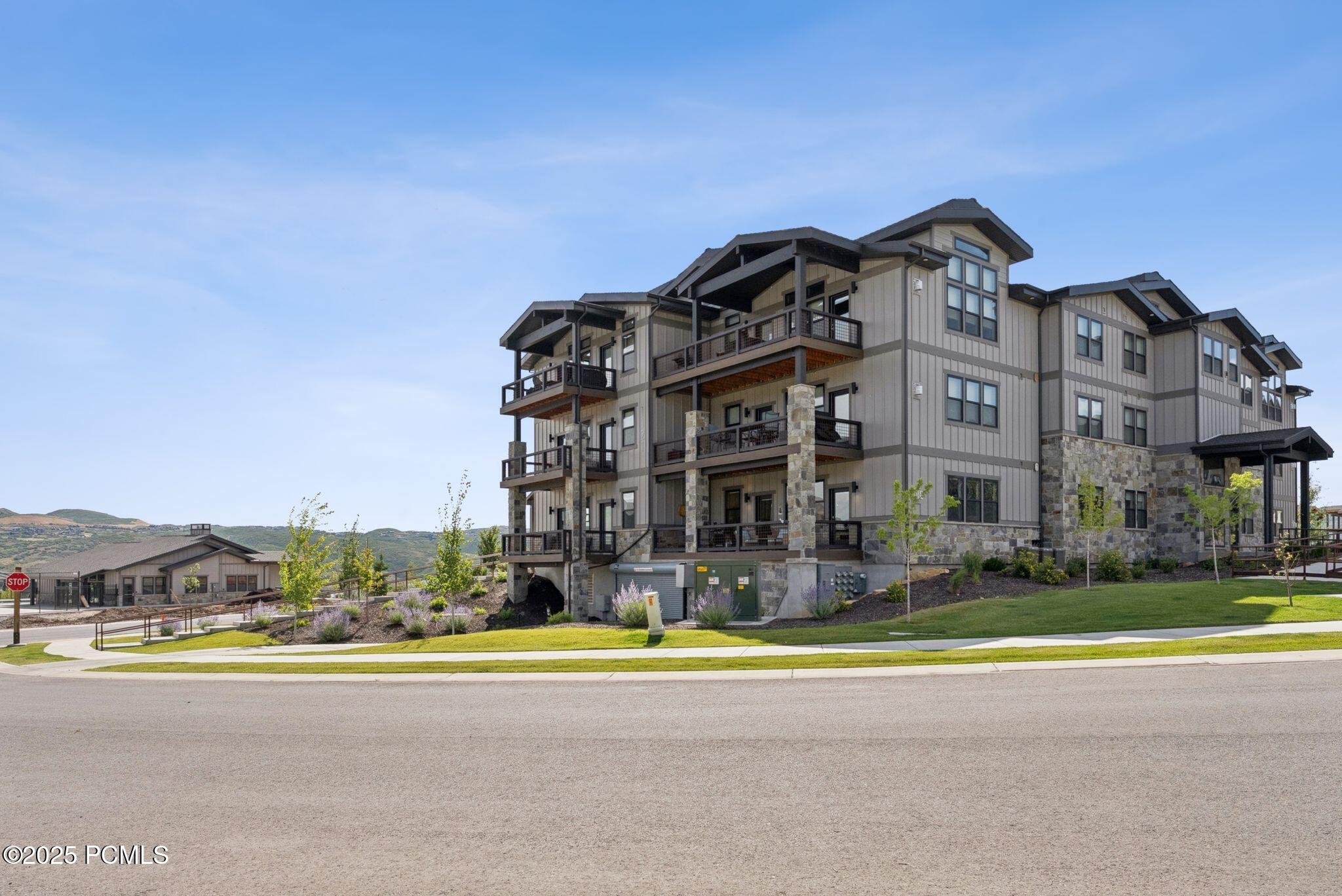 1121 W Helling Circle, 101