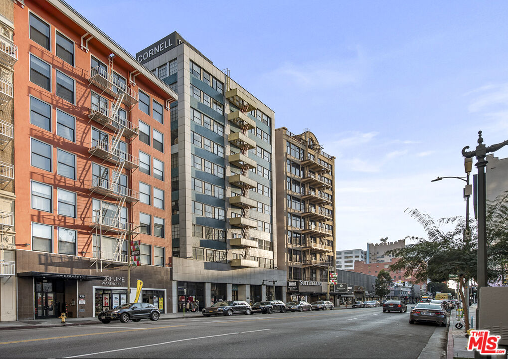 746 S Los Angeles St Unit: 404