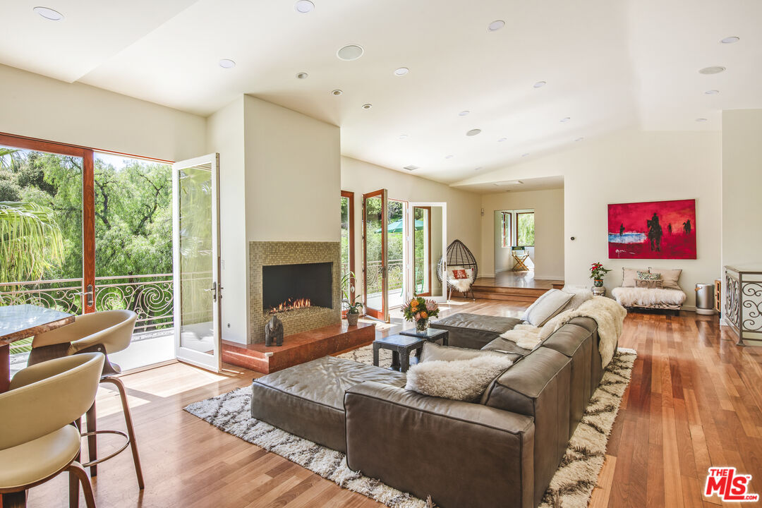 2655 Topanga Skyline Dr
