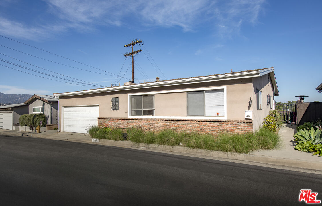 4274 Caledonia Way