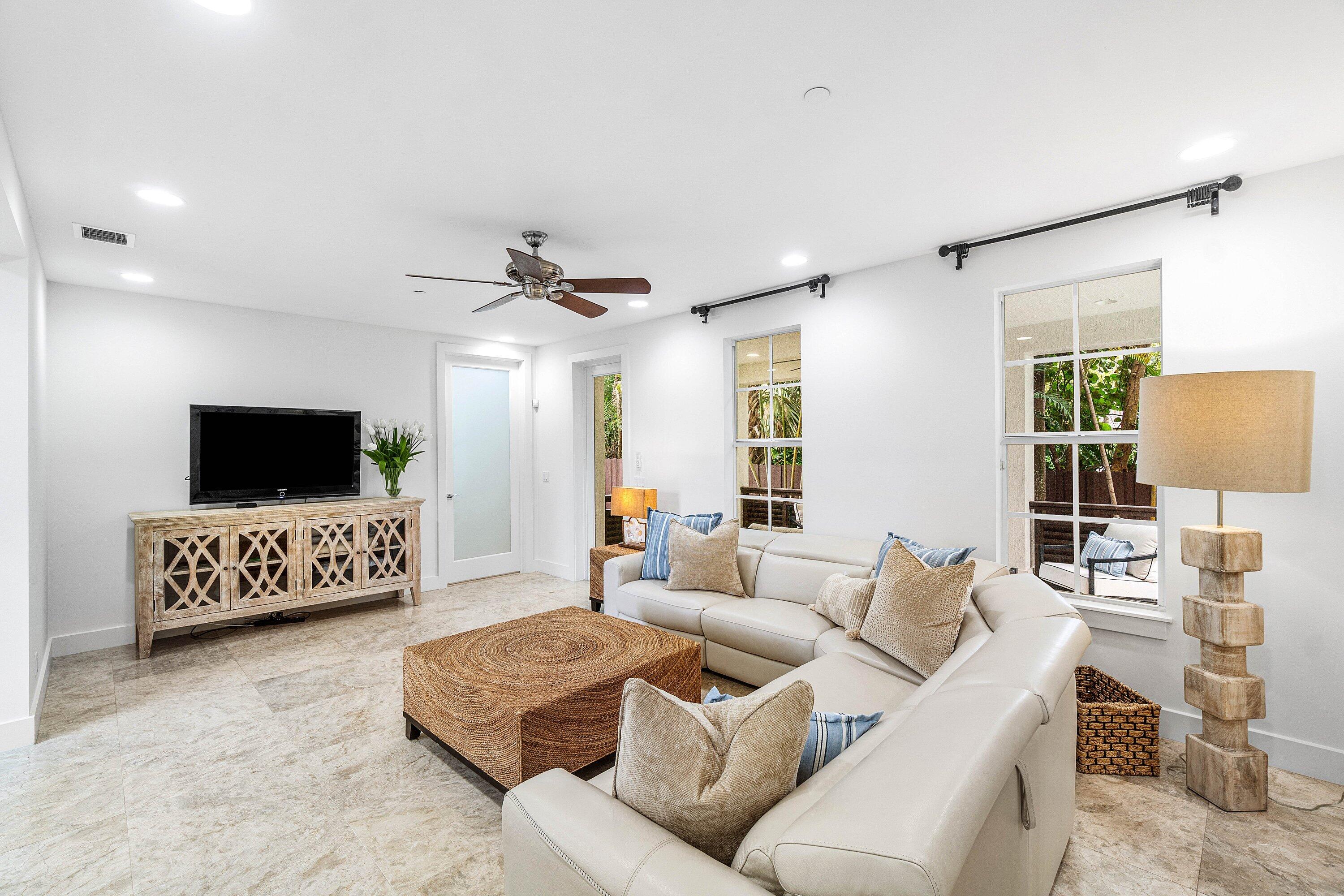1108 Coconut Row