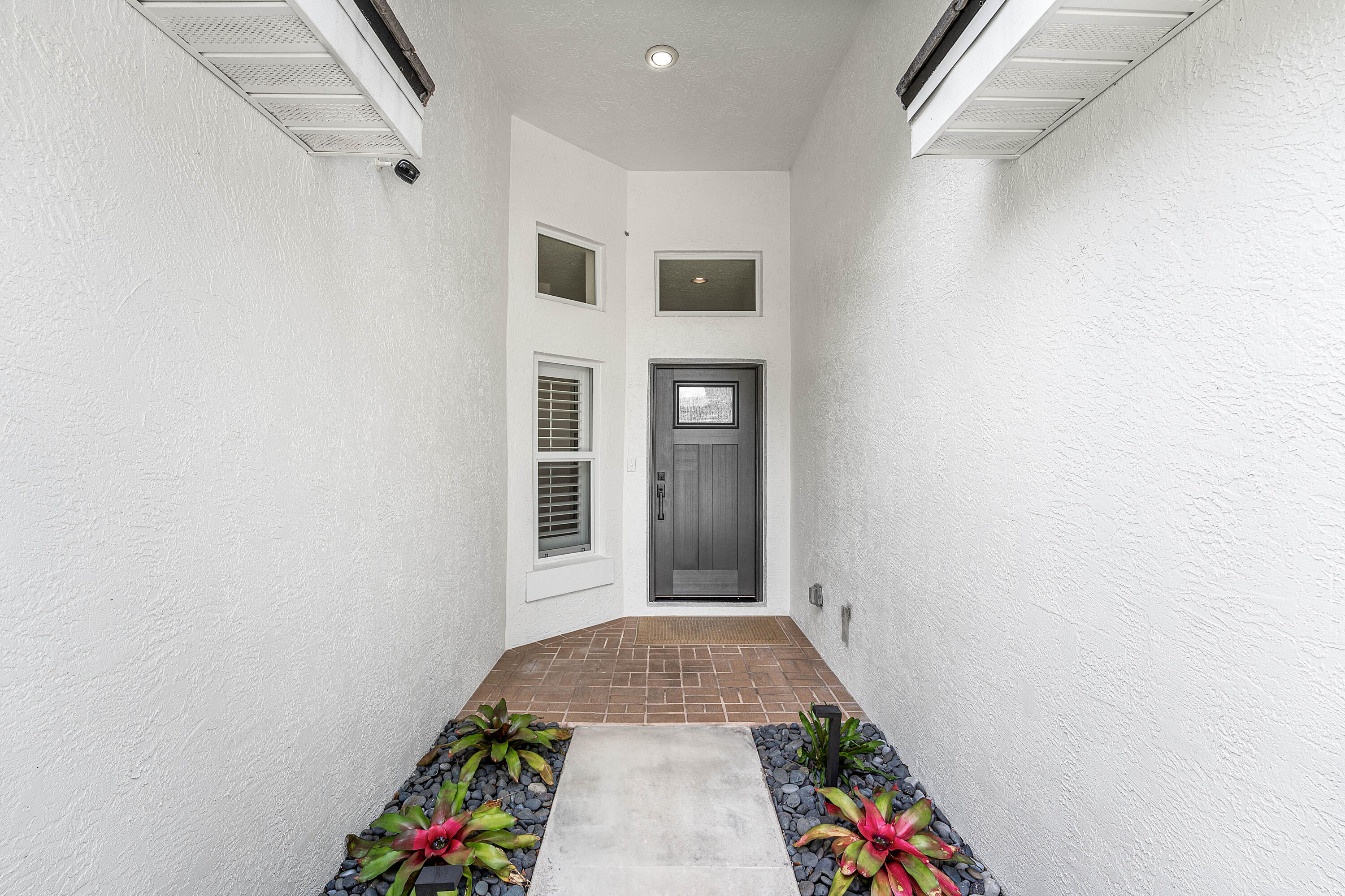 583 Canoe Point