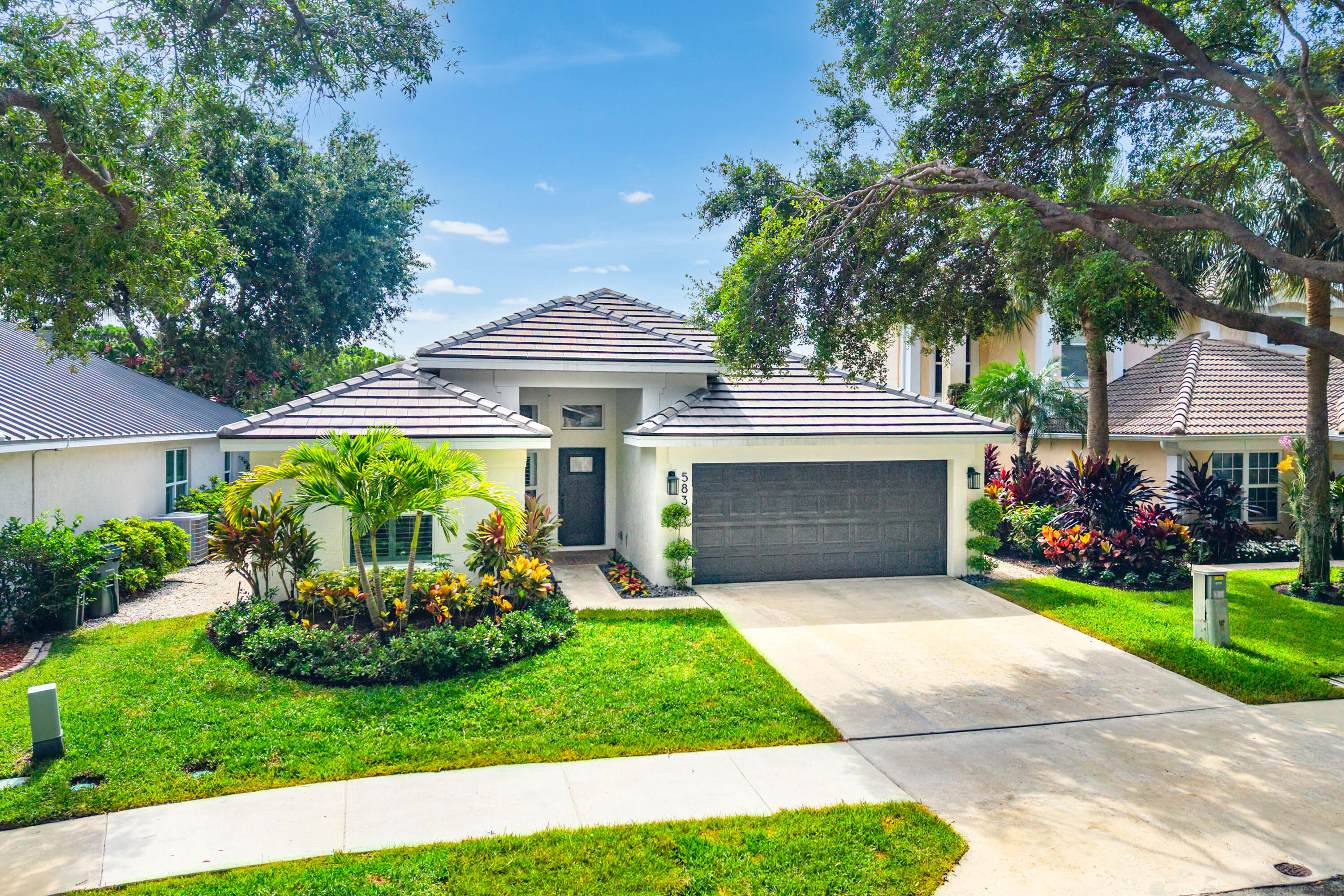 583 Canoe Point
