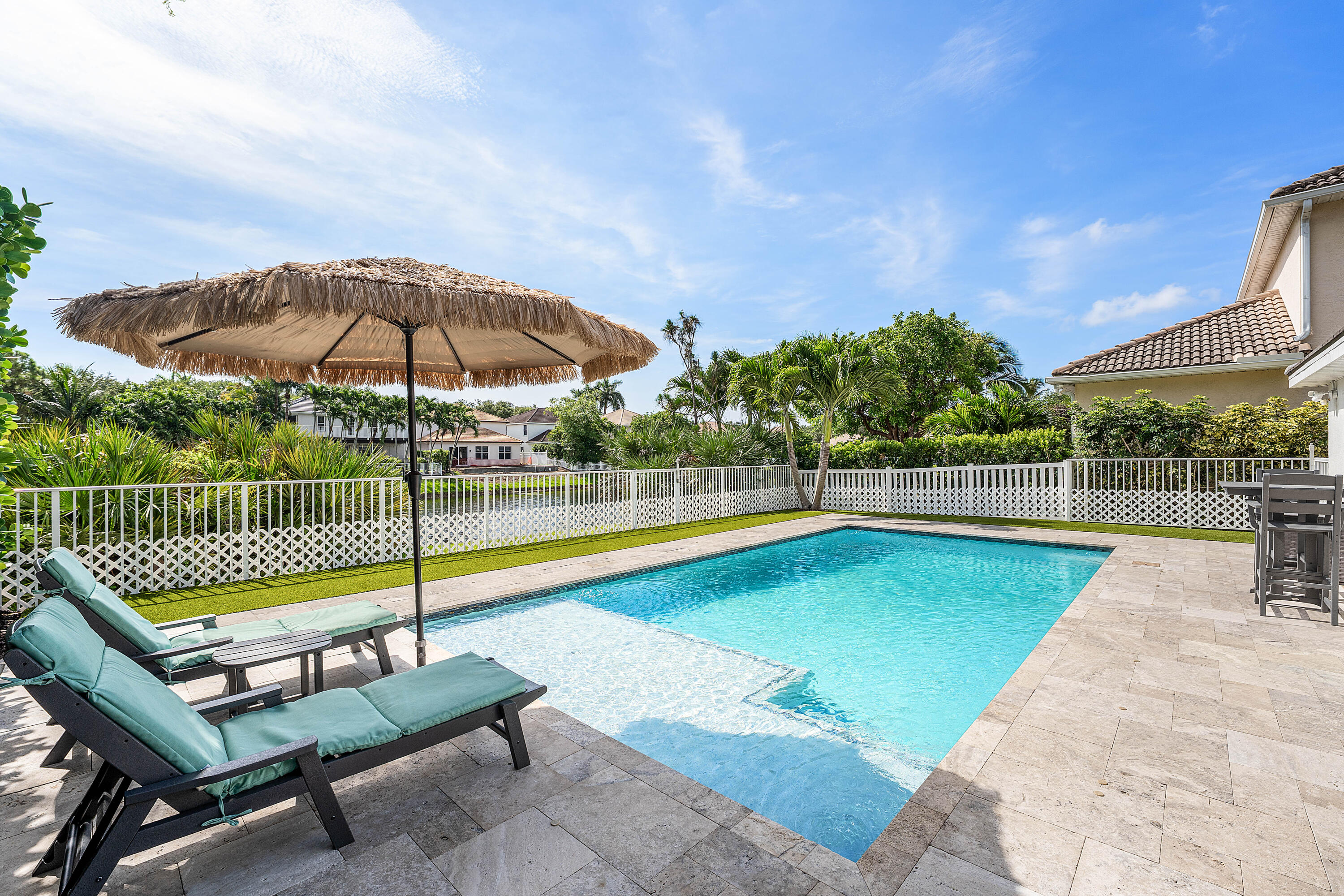 583 Canoe Point