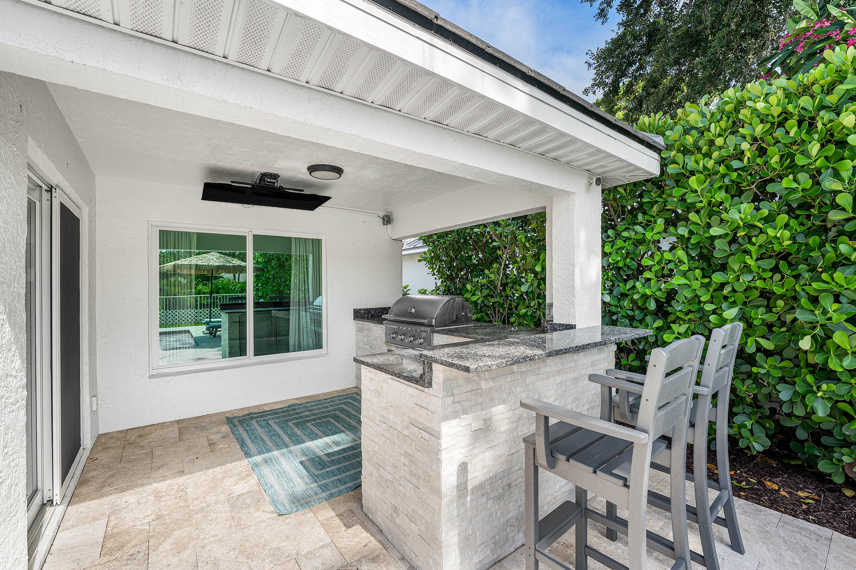 583 Canoe Point