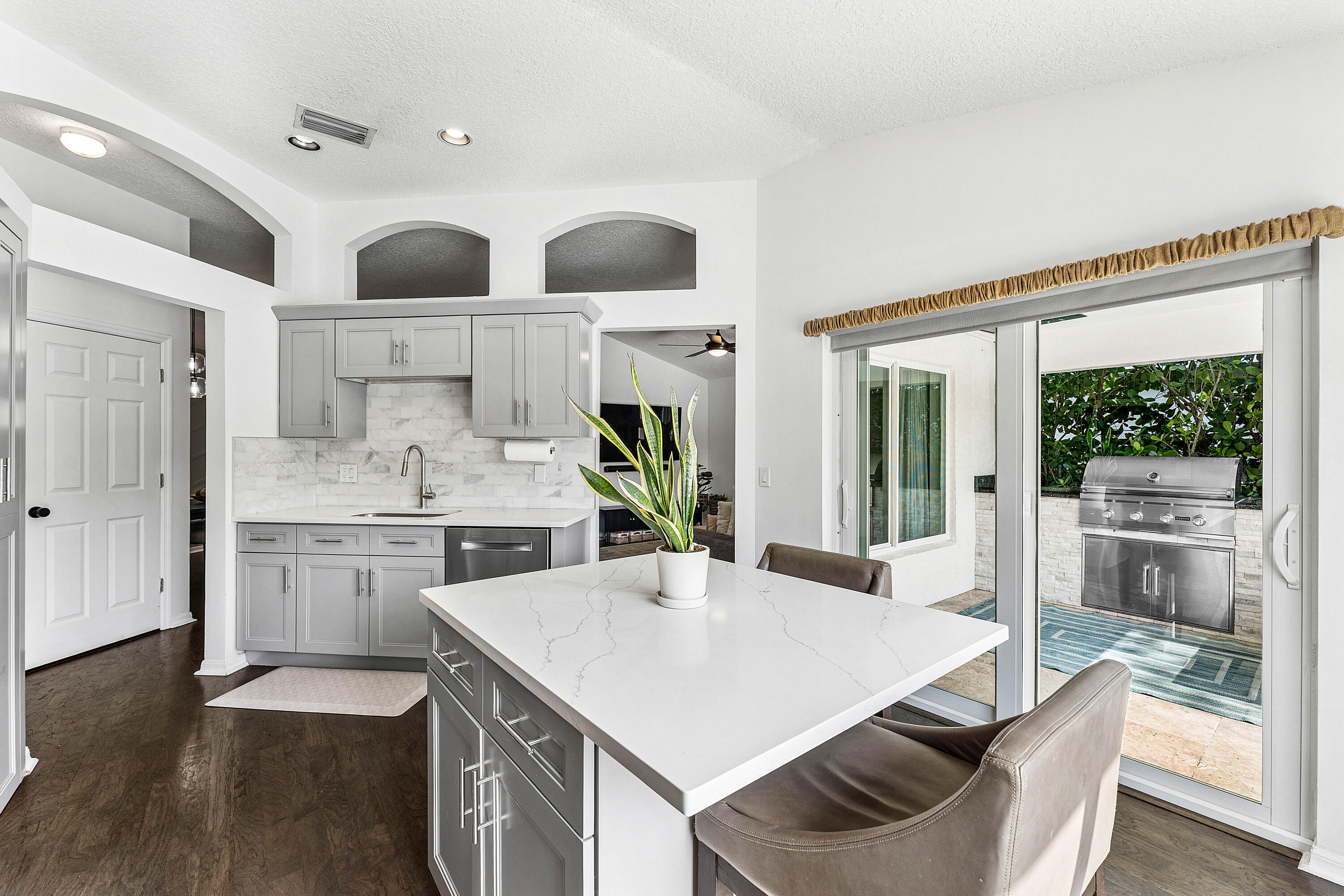 583 Canoe Point