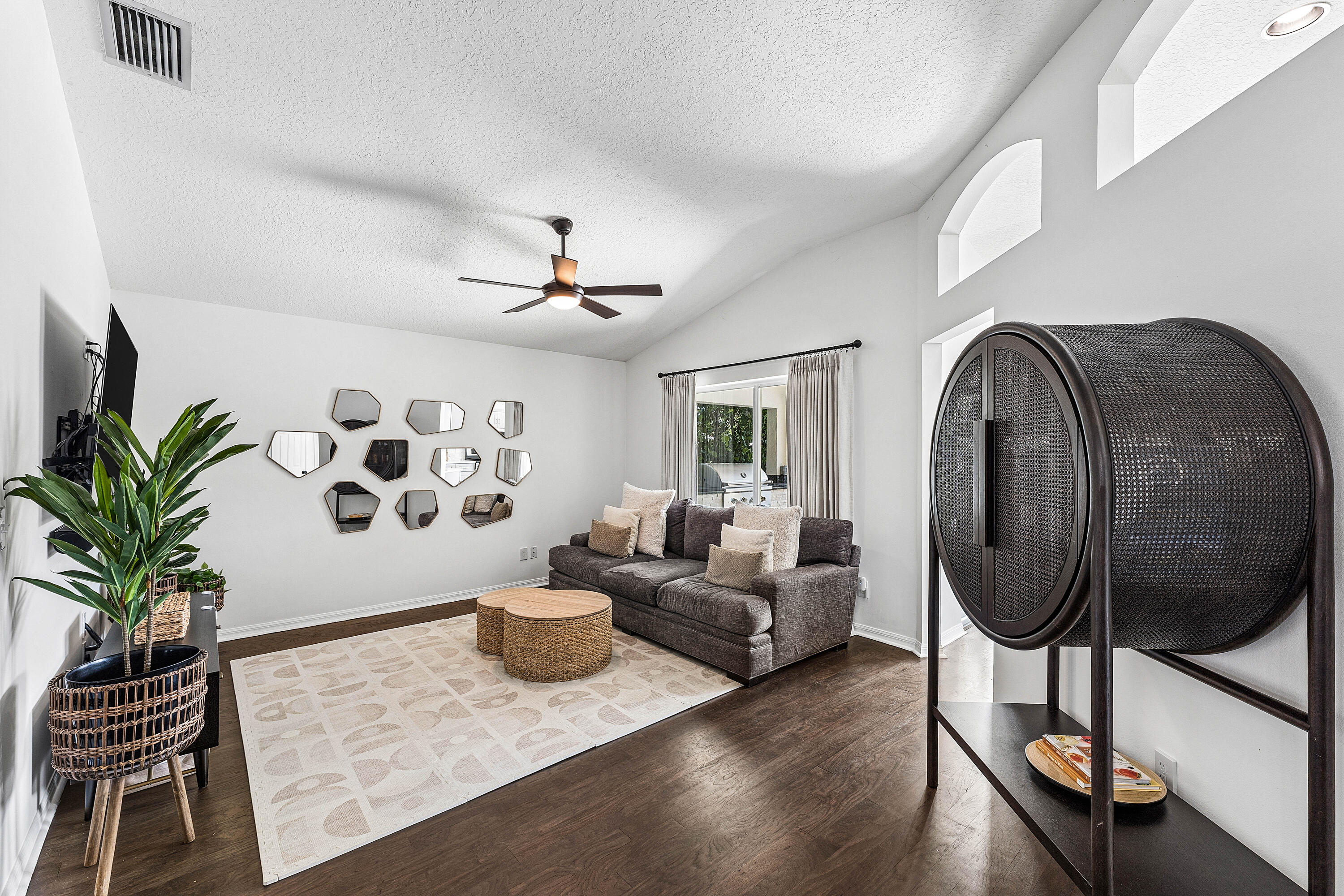 583 Canoe Point